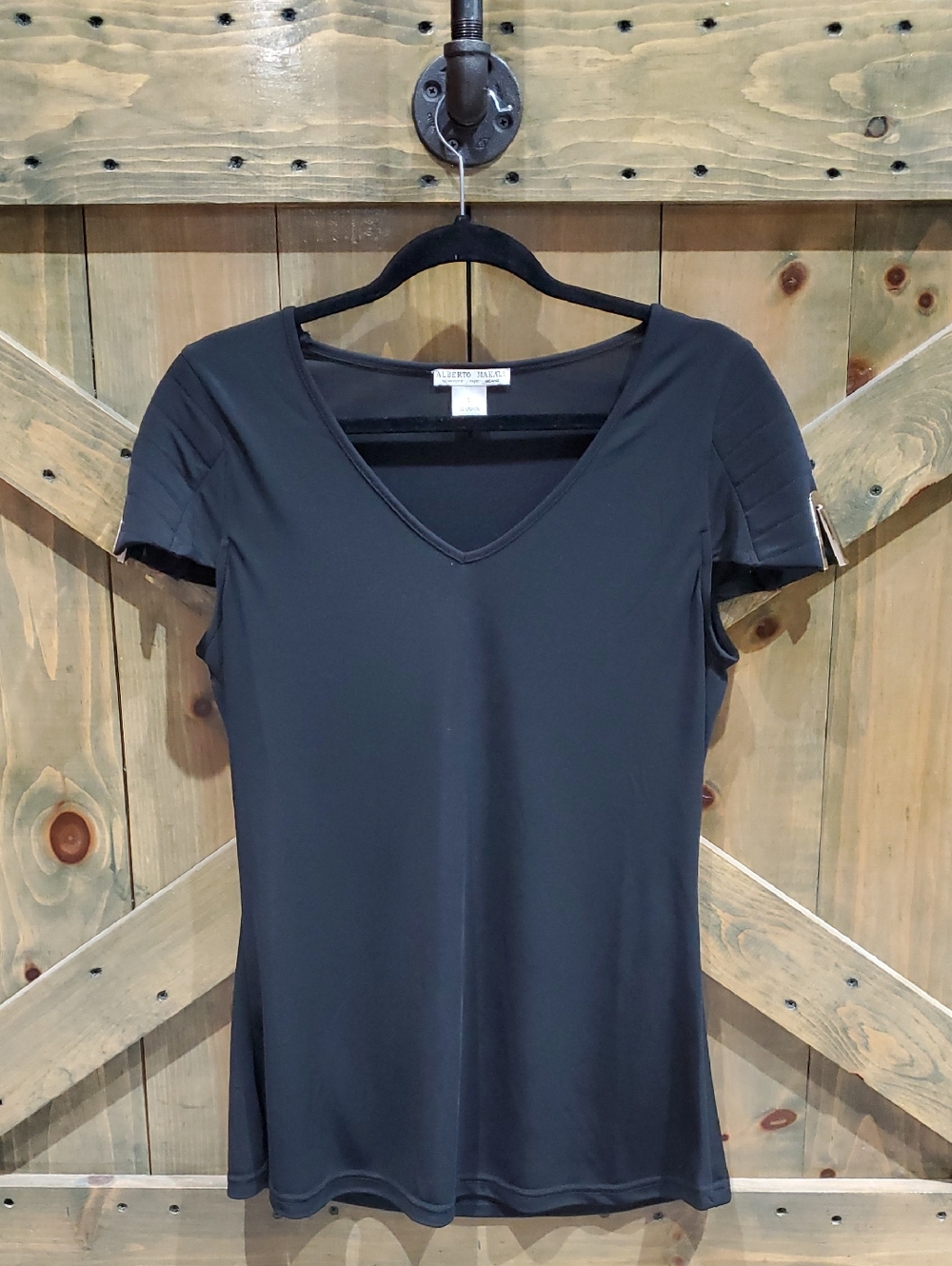 ALBERTO MAKALI BLACK VNECK BLOUSE  SIZE LARGE HARDWARE ON SLEEVES CLASSIC